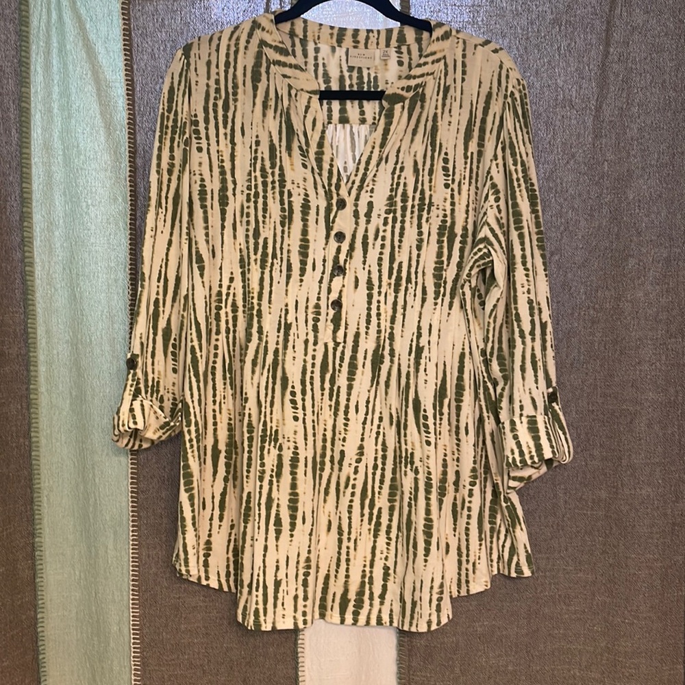 Forest green and off white blouse with folded sleeves